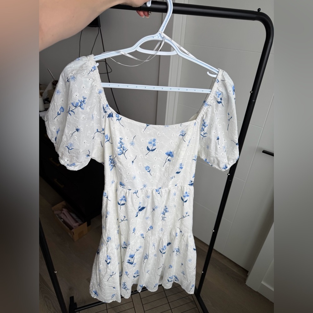 White Floral Eyelet Puff-Sleeve Backless Midi Dress - Blue Print